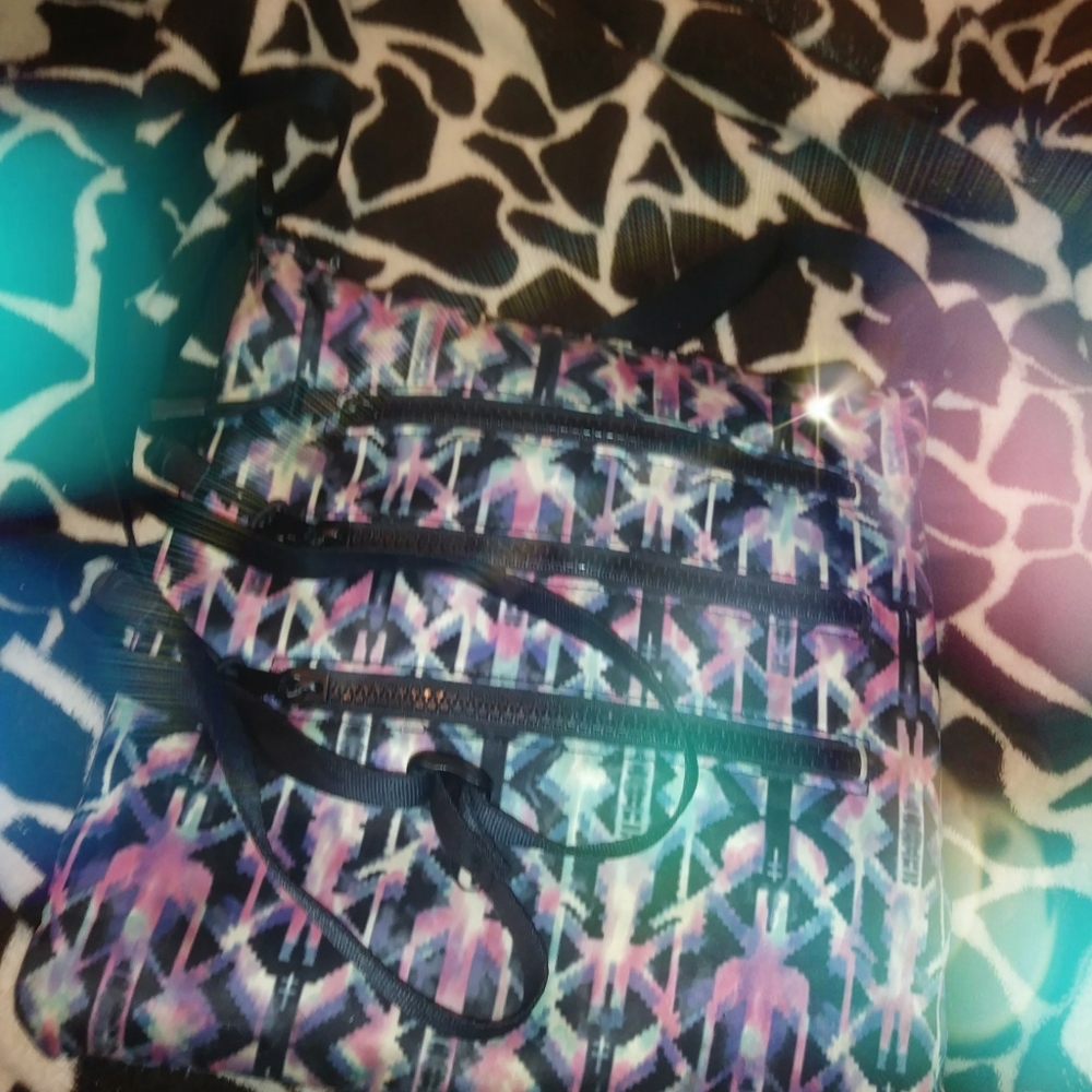 A kid's bag with 4 compartment many colors